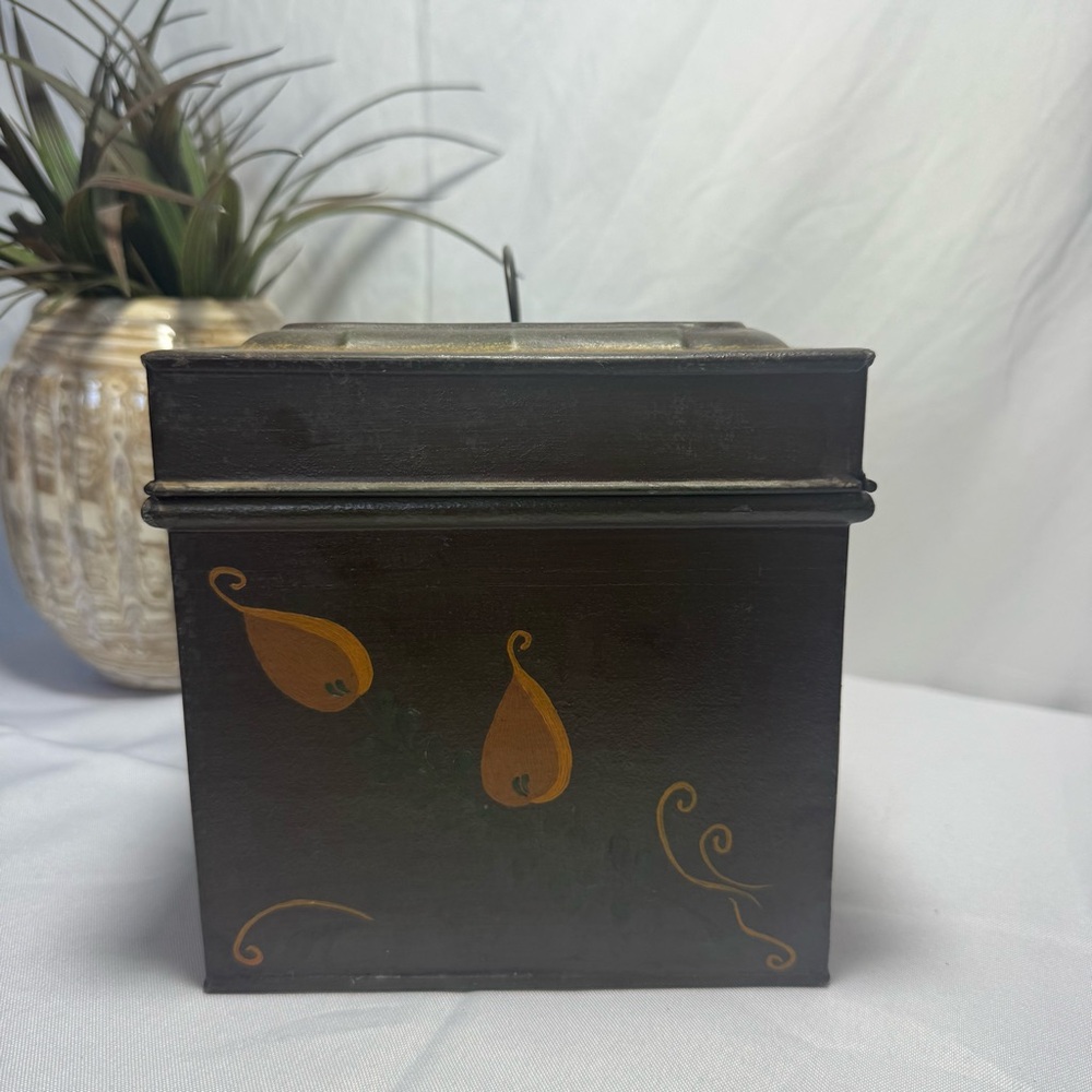 Vintage Metal Storage Box with Floral Design - Picture 4 of 11